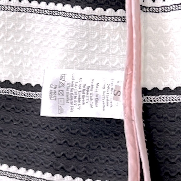 Girls from Savoy black & off white scallop skirt, size small - Picture 5 of 8